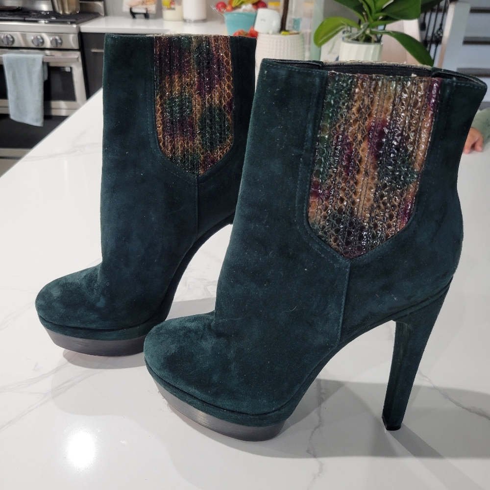 Elegant Green Suede Ankle Boots Size 9M